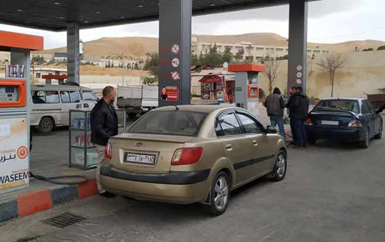 أزمة بنزين خانقة في سوريا...وتوفير محطتان متنقلتان لبيع البنزين عالي الأوكتان (95) في 